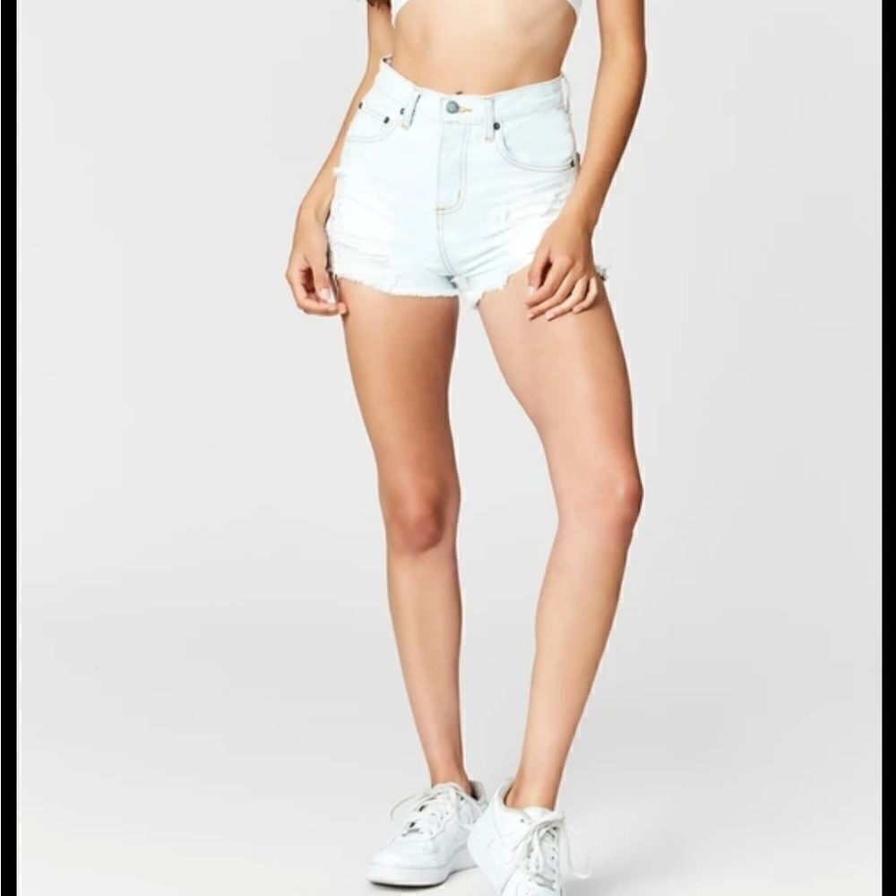 NWT! LF Carmar light wash denim cutoffs button fly